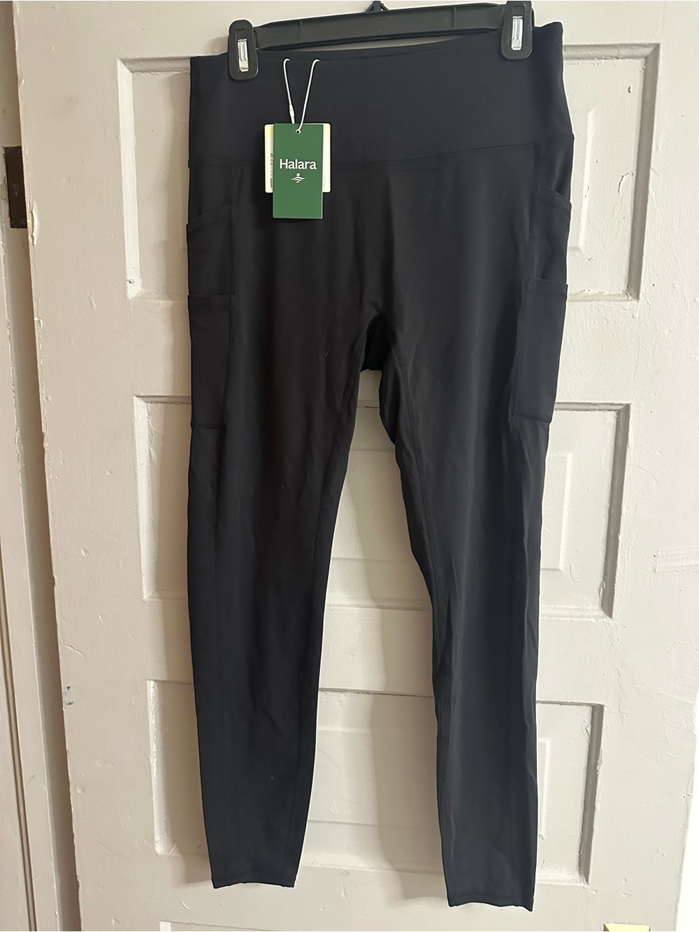 HALARA Black Leggings with pockets! New with tags! Size large.